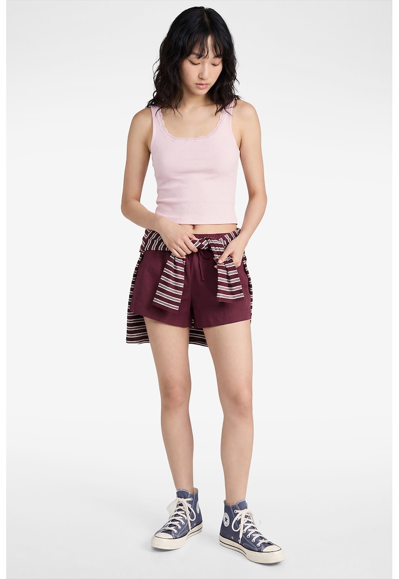 Tricou crop slim fit cu garnituri din dantela - Roz pastel