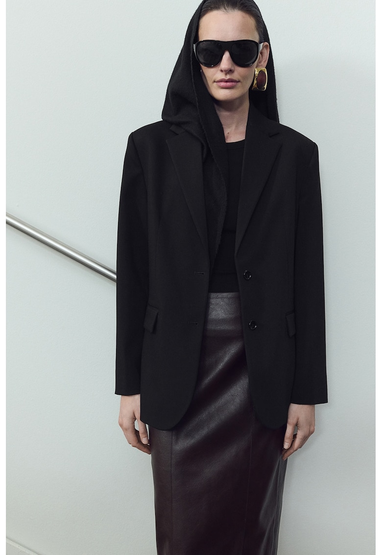 Sacou cu model uni si buzunare cu clapa - Negru