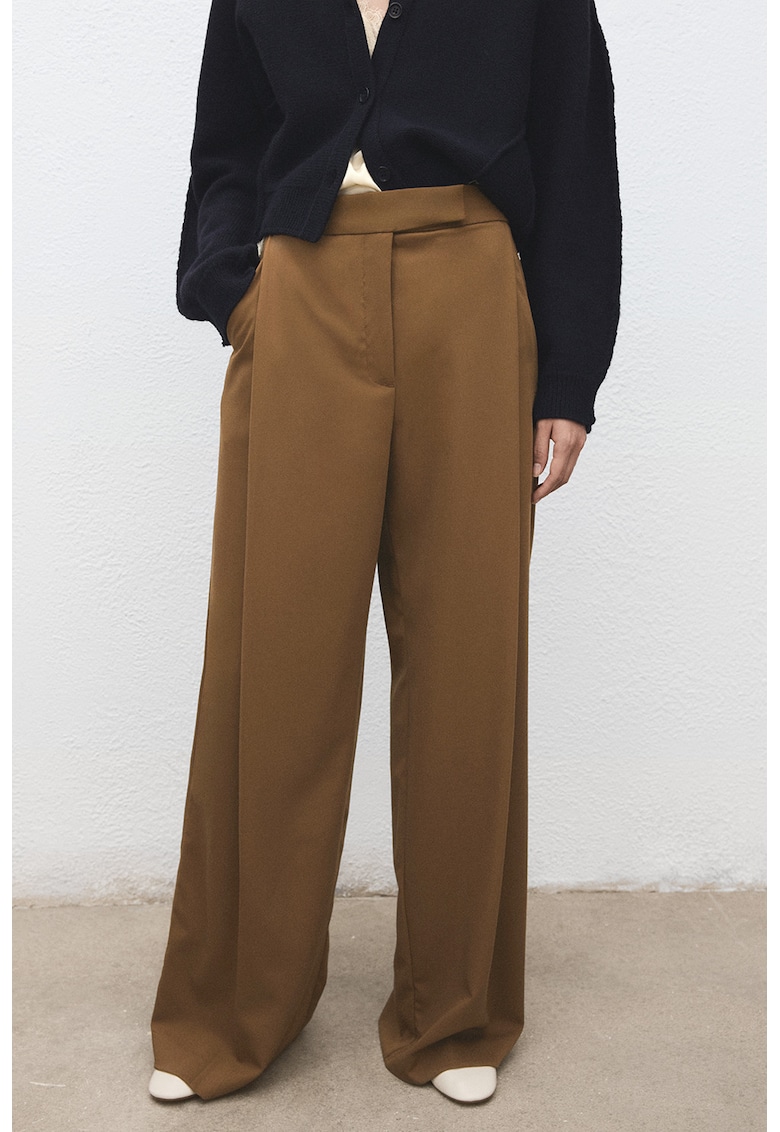 Pantaloni cu croiala ampla si buzunare laterale - Maro