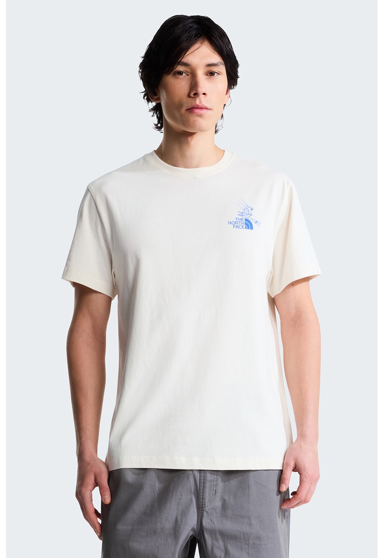 Tricou cu imprimeu grafic pe partea din spate Mountain Celebration - Rosu/Albastru pastel/Alb murdar/Verde menta