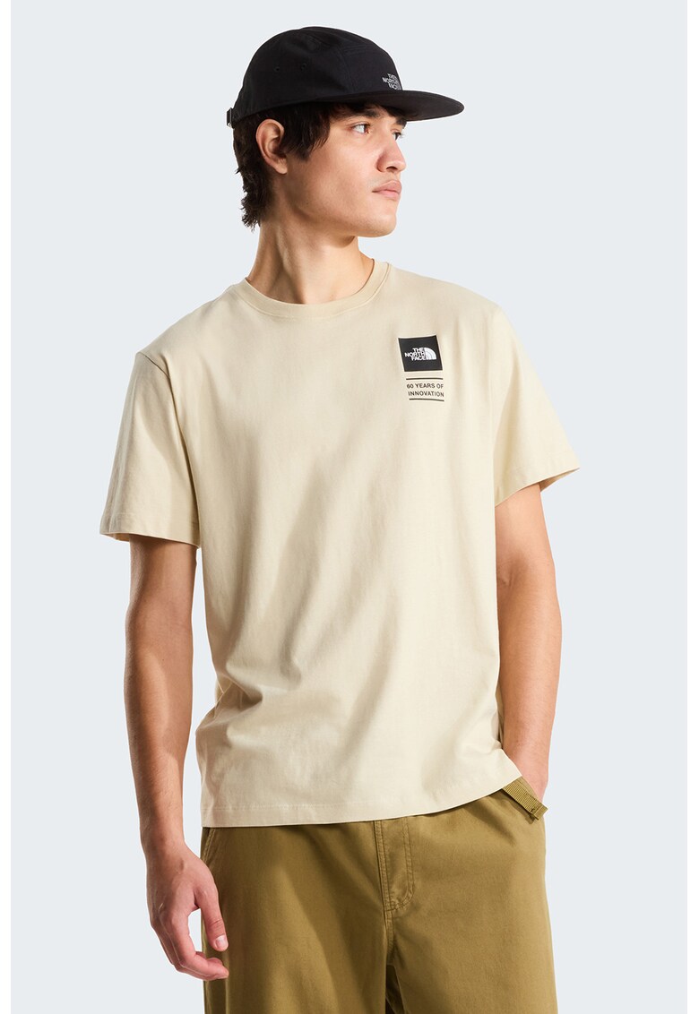 Tricou din bumbac cu imprimeu pe partea din spate Icon - Rosu/Verde/Galben/Violet/Maro camel