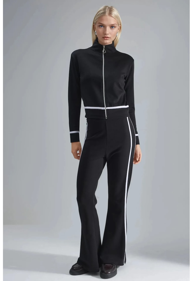 Costum dama - set din doua piese - fusta evazata cu dungi - guler cu fermoar - negru - tricot