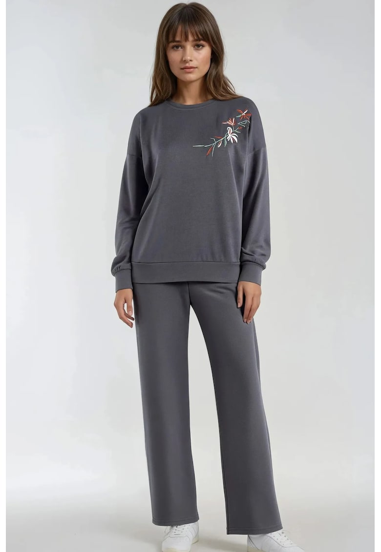 Set din doua piese - bluza brodata cu guler rotund si pantaloni largi - gri inchis - jerseu