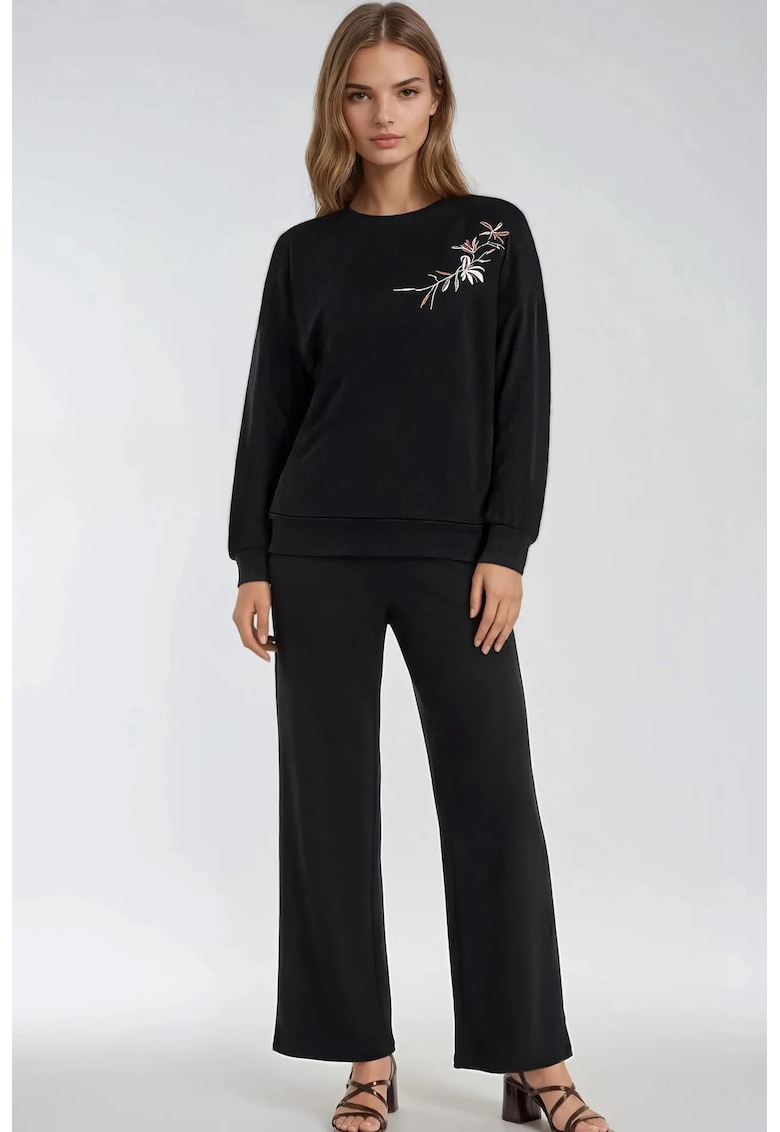 Set din doua piese - bluza brodata la gat si pantaloni largi - negru - jerseu