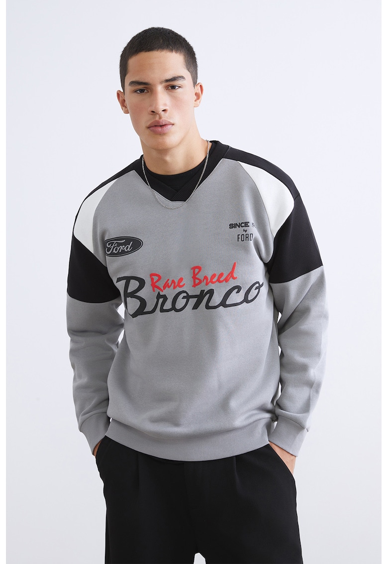 Bluza de trening cu decolteu la baza gatului si imprimeu text - Alb/Negru/Gri