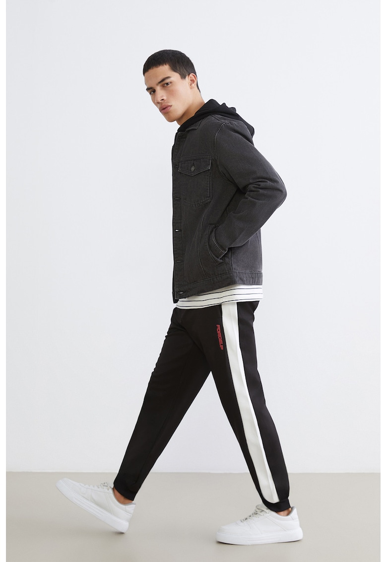 Pantaloni conici de trening cu benzi laterale contrastante - Negru