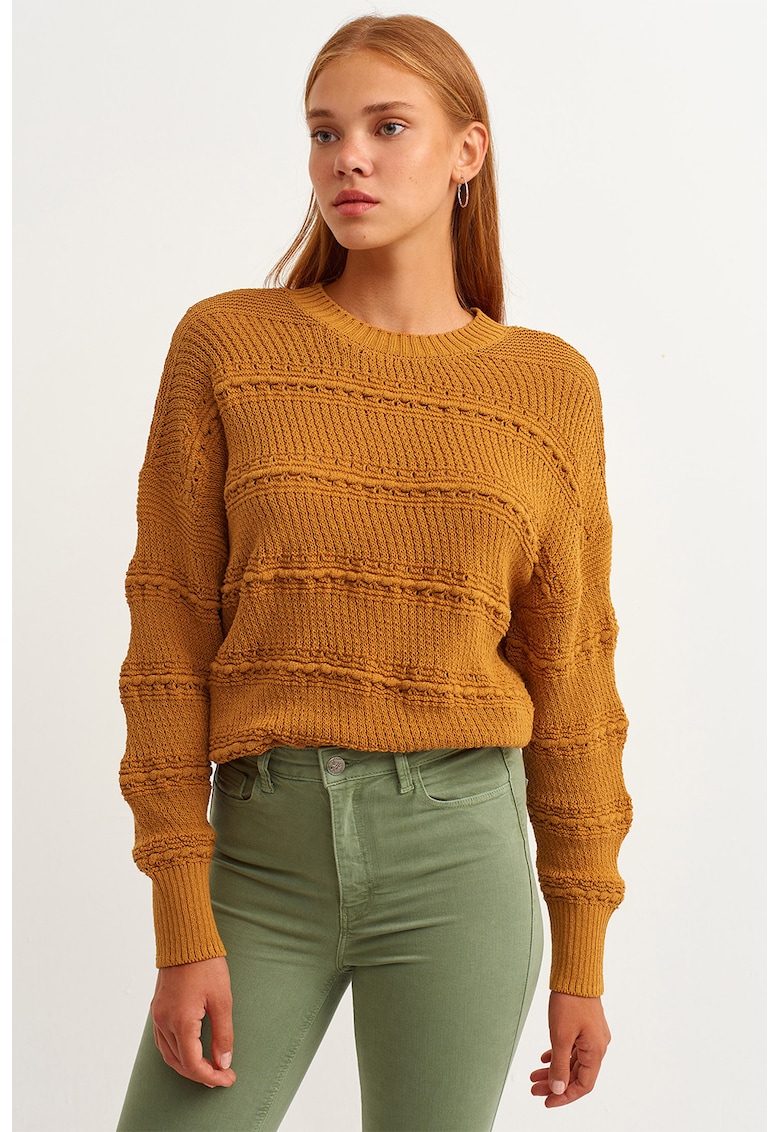 Pulover cu model in relief - Ocru