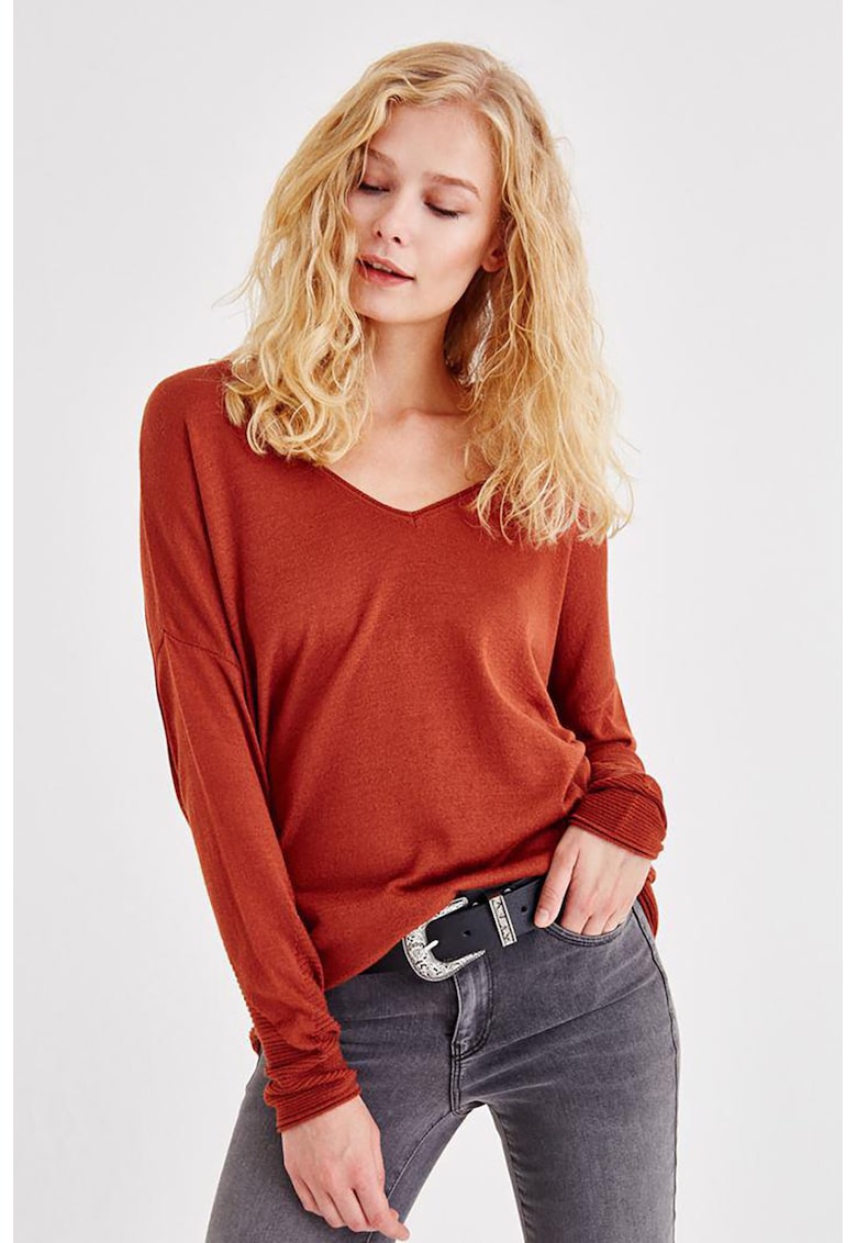 Pulover din amestec de modal cu decolteu in V - Caramiziu