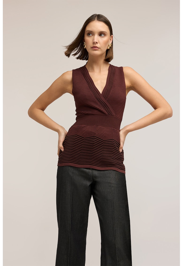 Pulover texturat cu decolteu in V - Maro cognac