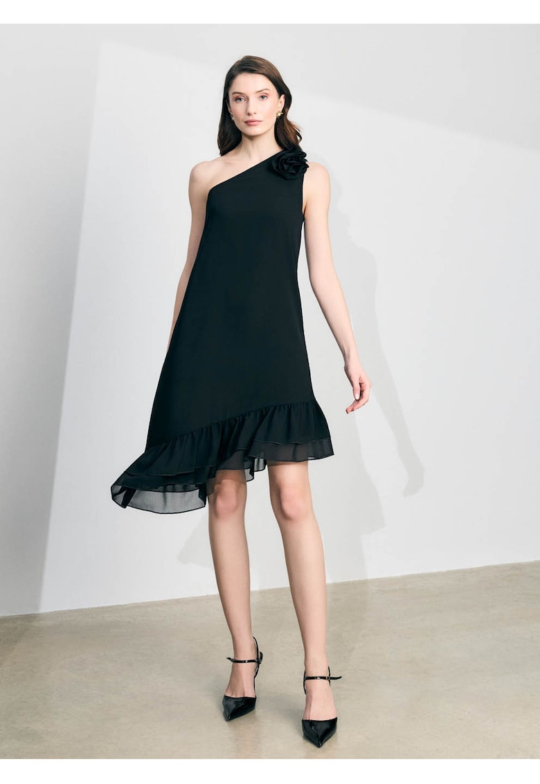 Rochie asimetrica cu volane si detaliu cu floare aplicata pe umar - Negru