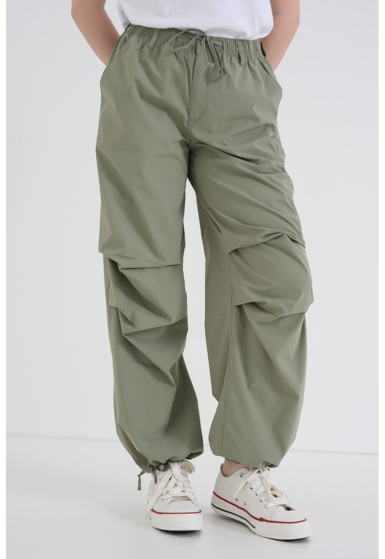 Pantaloni cu croiala ampla si snur de ajustare - Verde pal