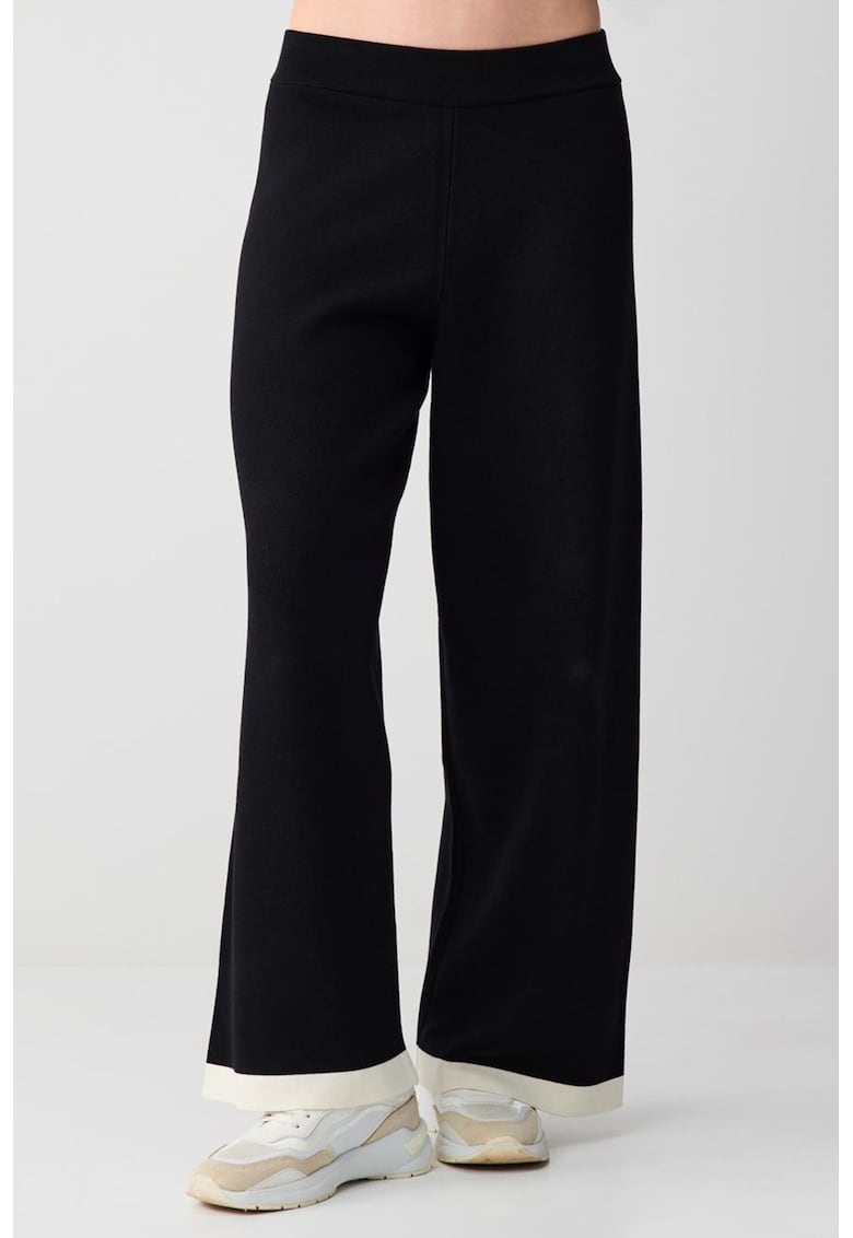 Pantaloni cu croiala ampla si model uni - Negru