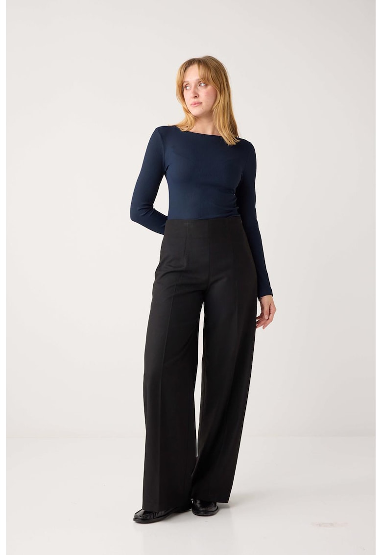 Pantaloni cu croiala ampla si pensa - Negru