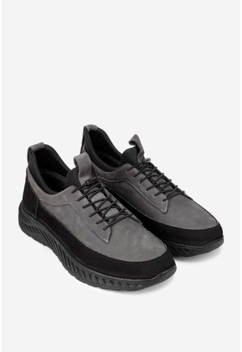 Pantofi barbati gri cu negru din piele nabuc si material textil