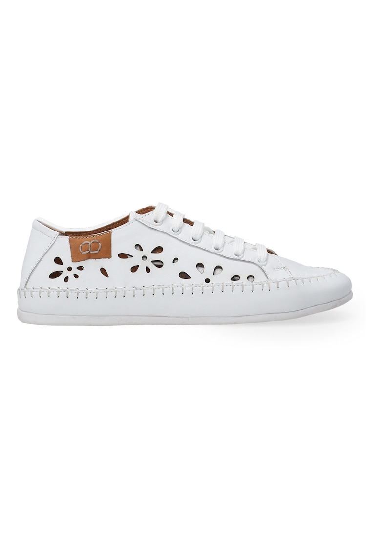 Pantofi sport de piele cu motive florale decupate