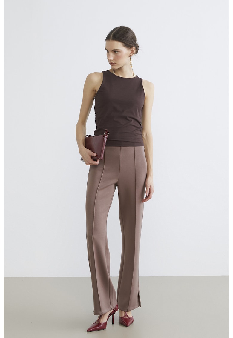 Pantaloni slim fit cu slituri la terminatie - Maro deschis
