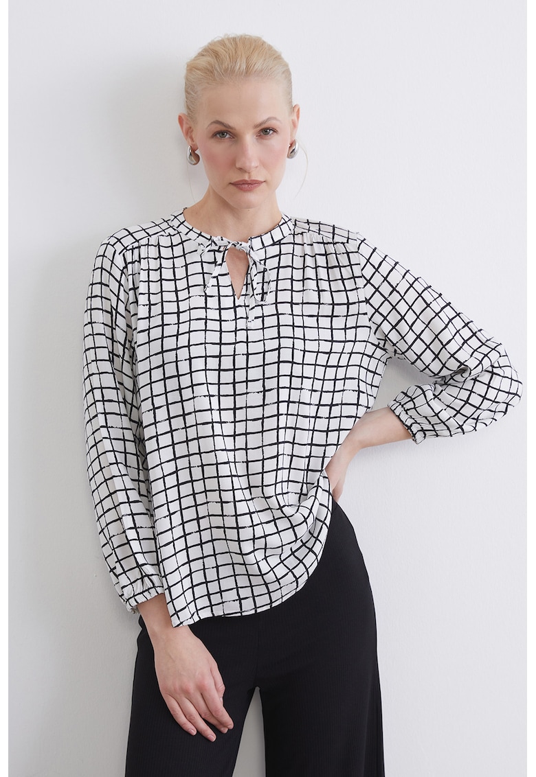 Bluza cu model si snur la baza gatului - Alb/Negru