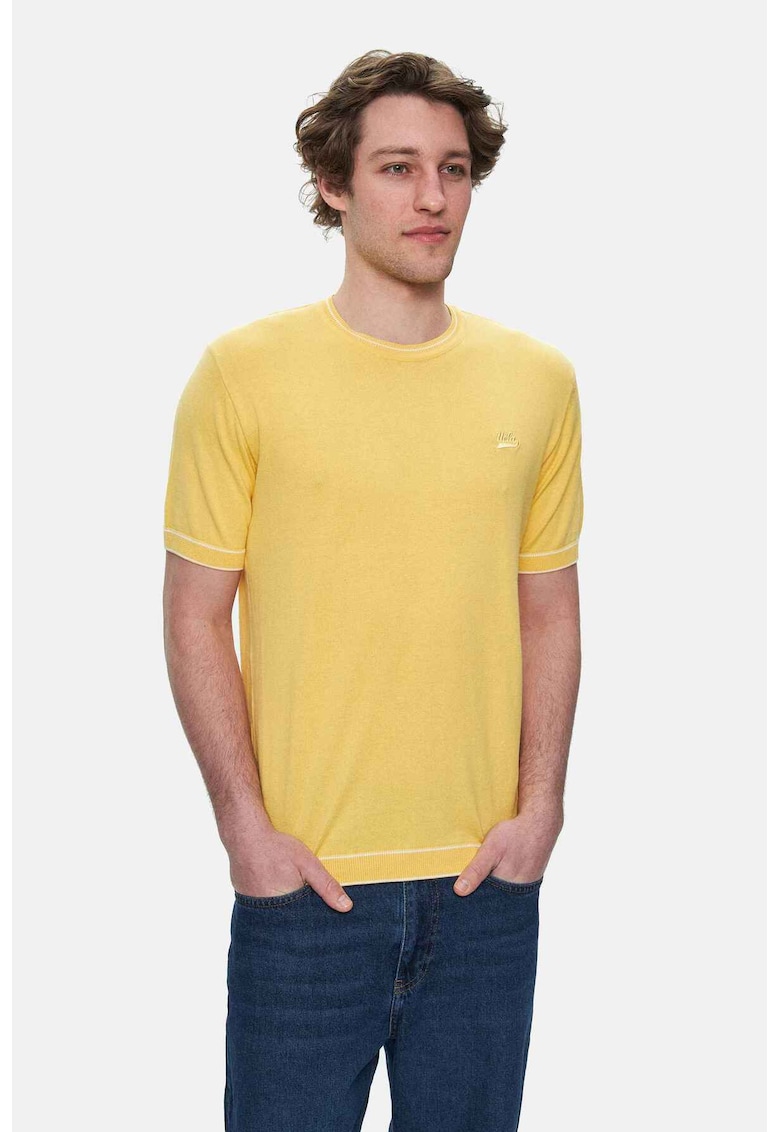 Tricou regular fit cu decolteu la baza gatului Fared - Galben