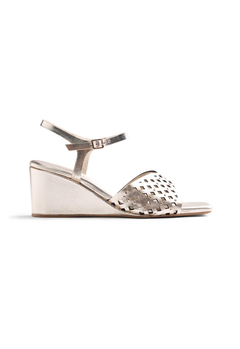 Sandale wedge de piele cu perforatii si nituri - Auriu platinat