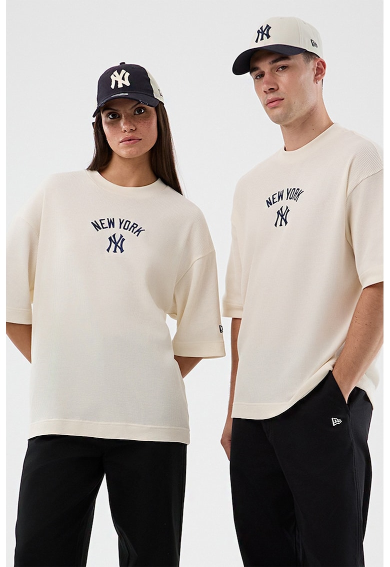 Tricou unisex din bumbac cu decolteu la baza gatului si design text - Crem