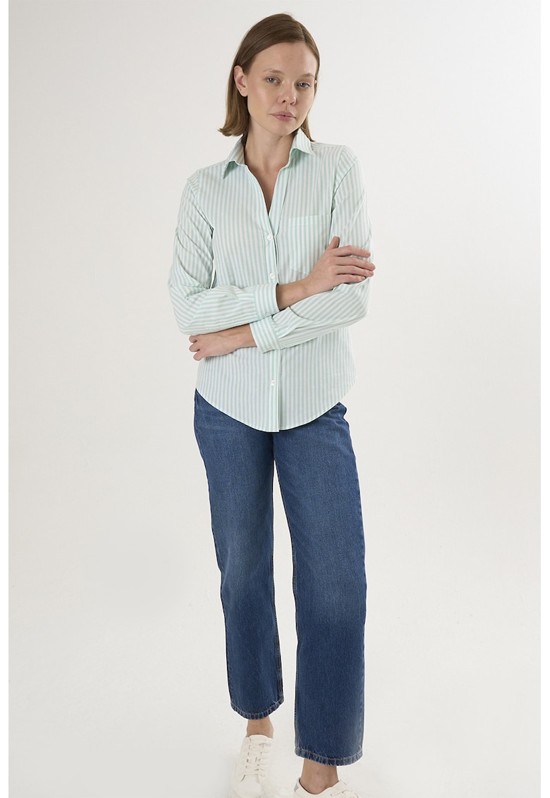 Camasa cu dungi si terminatie rotunjita