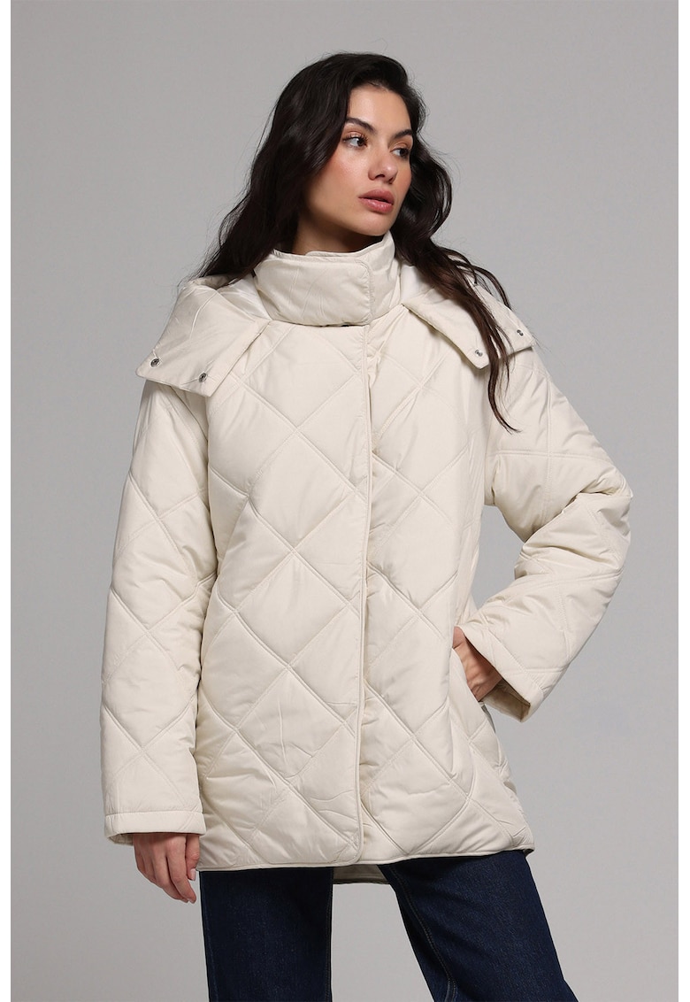 Geaca matlasata cu guler inalt - Crem