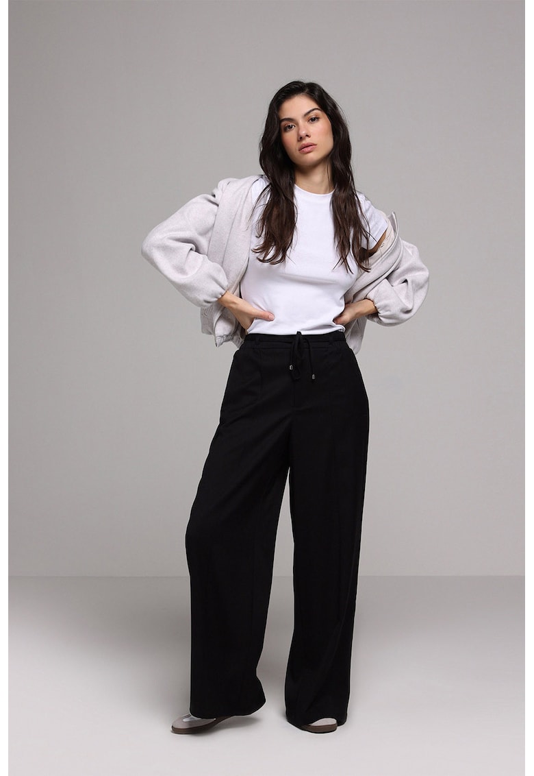 Pantaloni ampli cu snur in talie - Negru