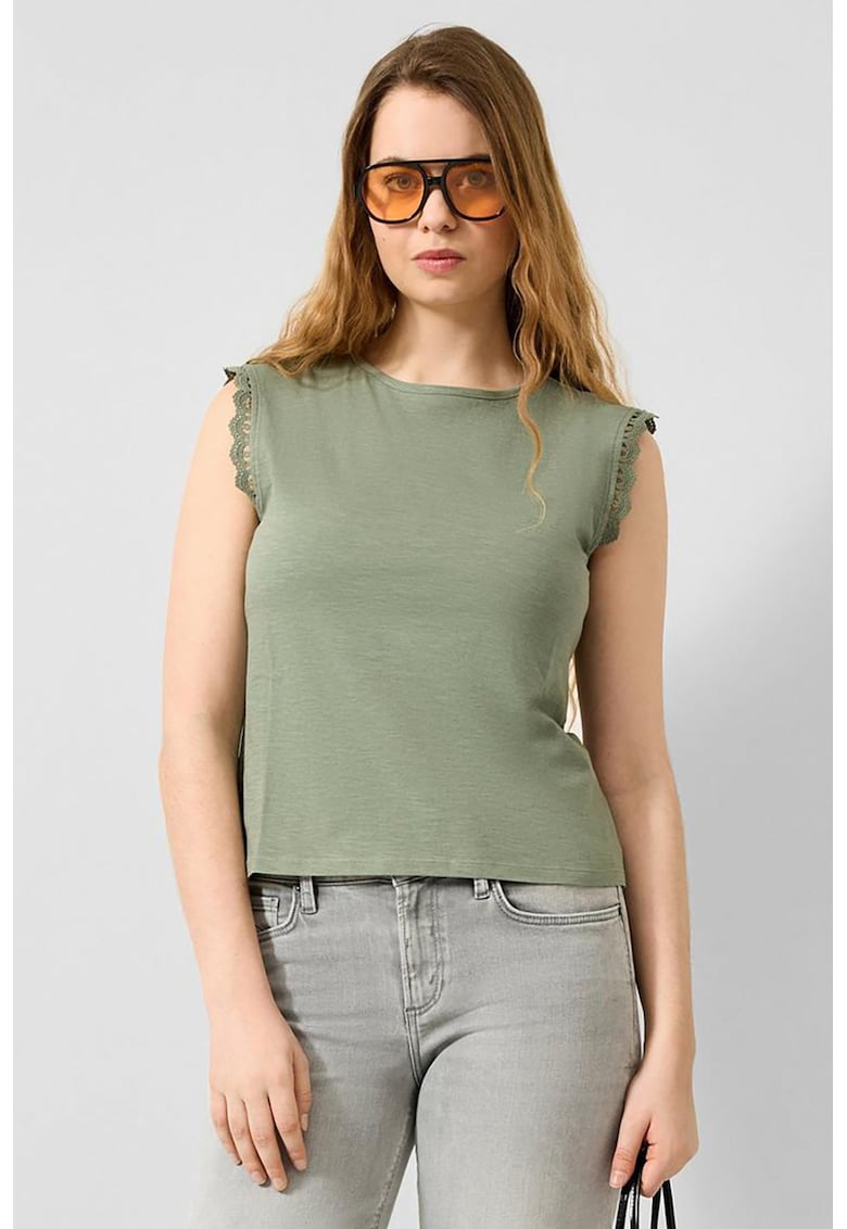 Tricou cu garnitura crosetata pe maneci