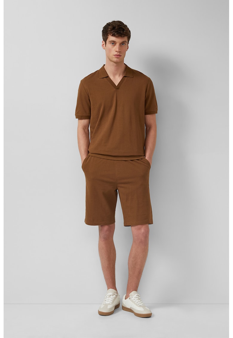 Pantaloni scurti cu buzunare laterale si model uni - Maro -