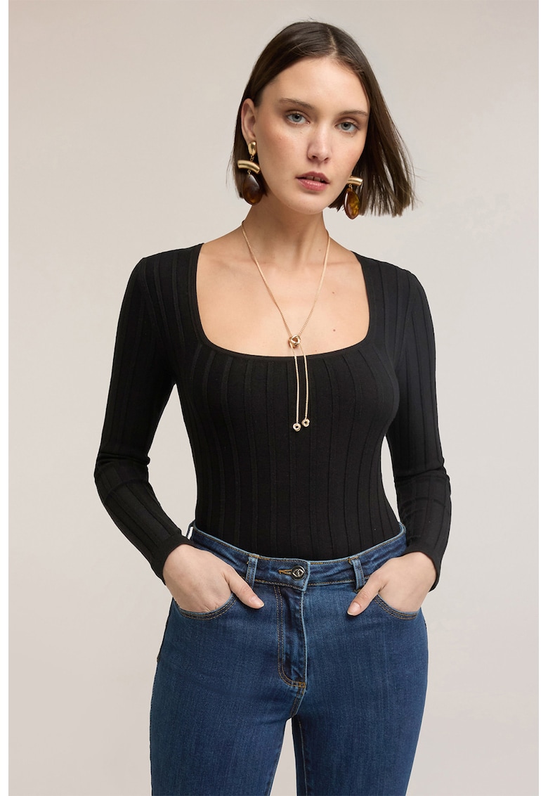 Pulover slim fit cu decolteu patrat - Negru