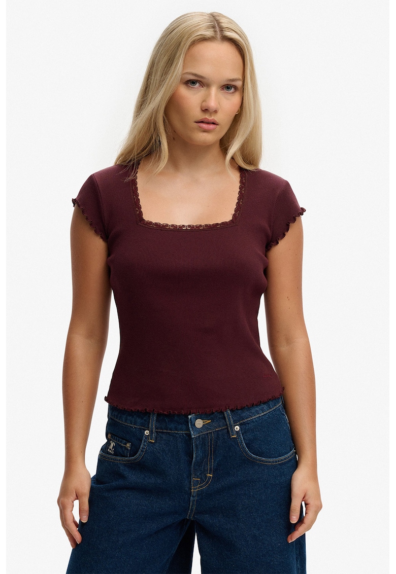 Tricou cu decolteu patrat si terminatii valurite - Visiniu