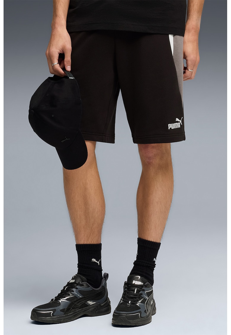 Pantaloni scurti cu benzi contrastante si logo brodat - Alb/Negru/Gri inchis