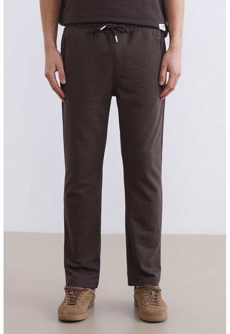 Pantaloni de trening cu snur de ajustare si buzunare cu fermoar - Maro pamantiu