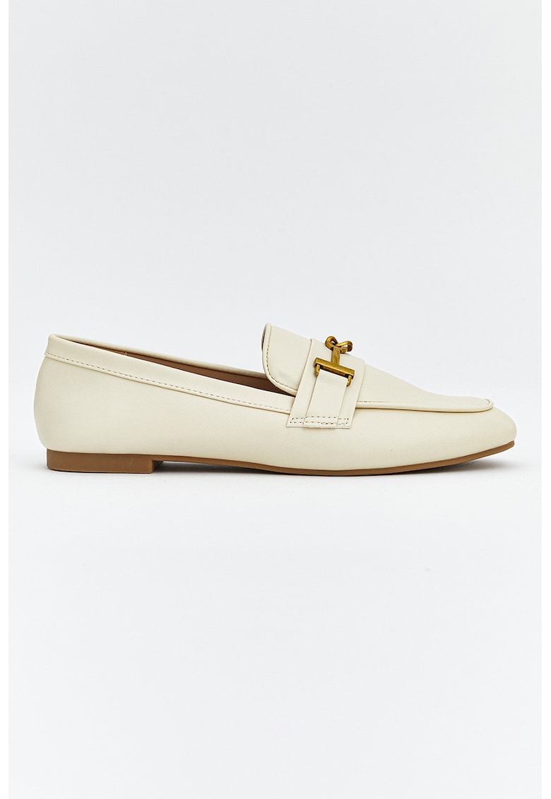 Pantofi loafer de piele ecologica cu varf patrat si detaliu metalic - Alb fildes