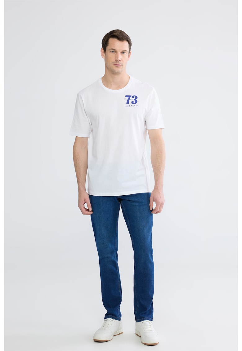 Tricou cu decolteu la baza gatului si imprimeu text - Alb optic/Albastru