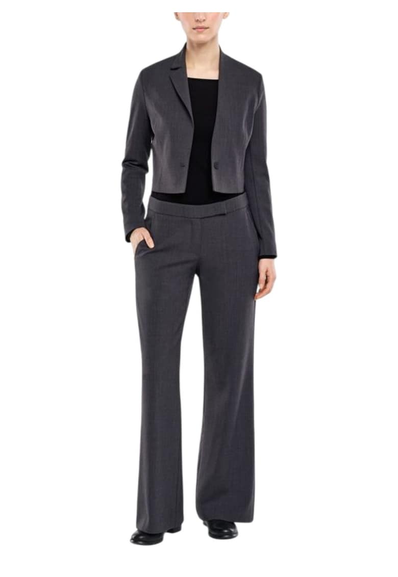 Sacou scurt cu o croiala lejera -