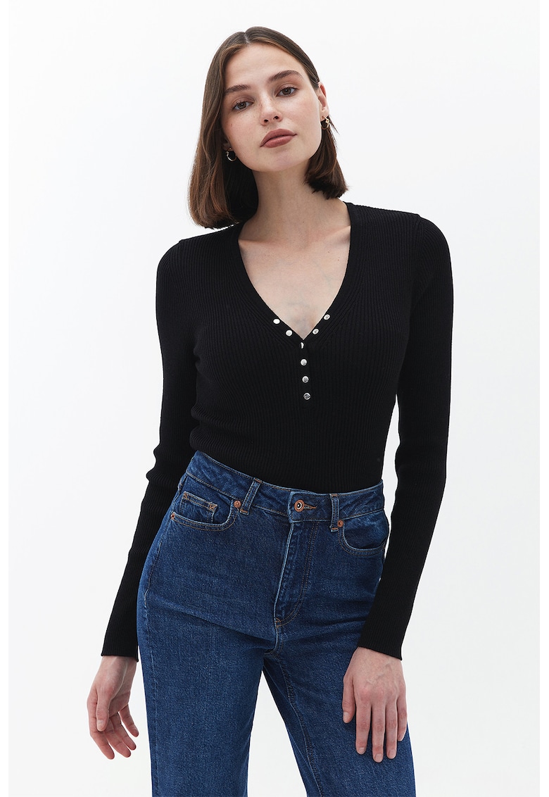 Pulover striat cu decolteu in V - Negru
