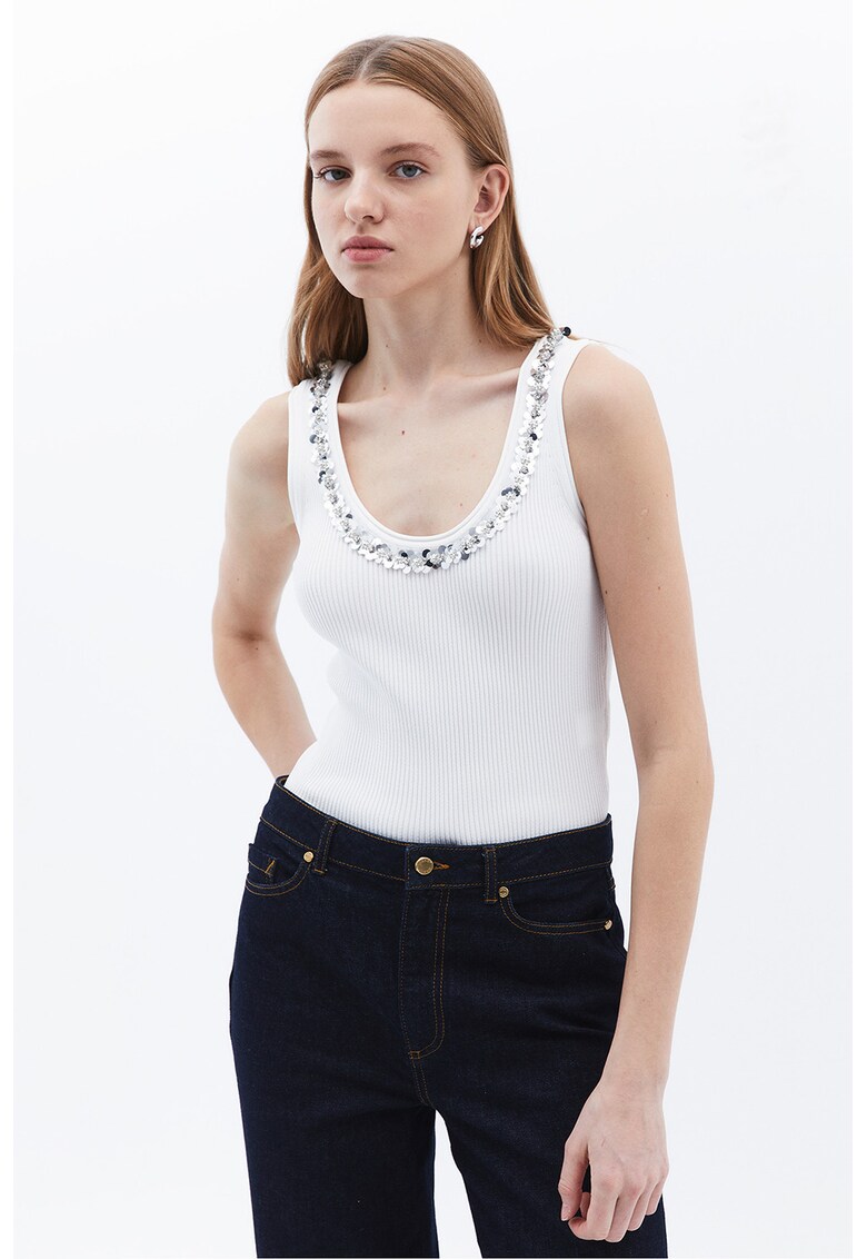 Top slim fit cu decolteu rotund - Alb