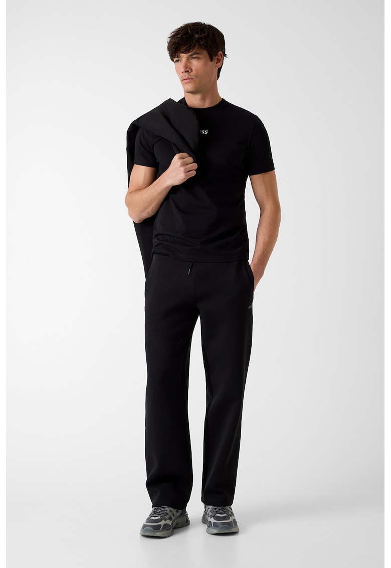 Tricou cambrat cu decolteu la baza gatului - pentru fitness - Negru