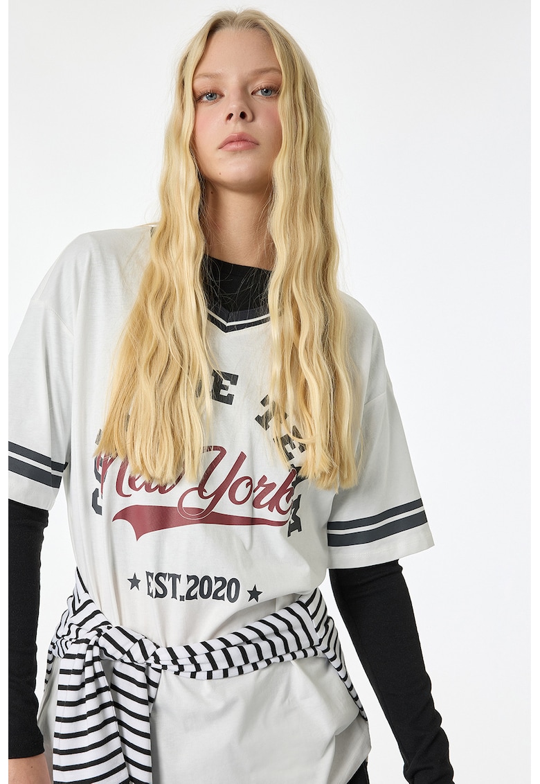 Tricou de bumbac cu model text - Alb/Visiniu/Negru