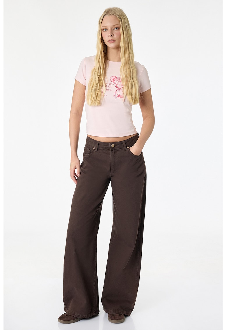Tricou crop cu model text - Roz pastel