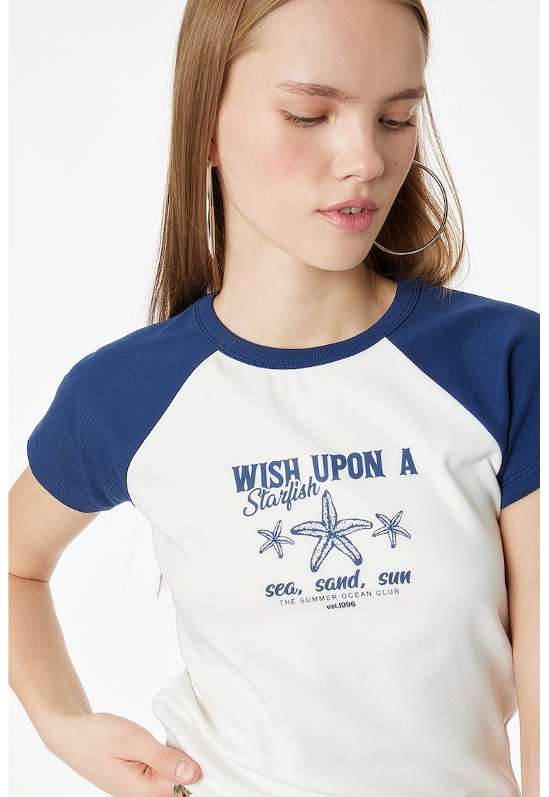 Tricou crop cu model text - Alb/Albastru inchis