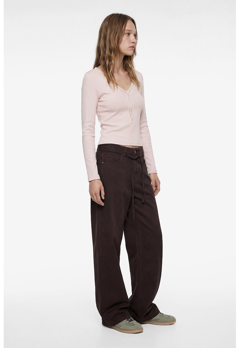 Bluza slim fit cu decolteu in V si garnituri de dantela - Roz