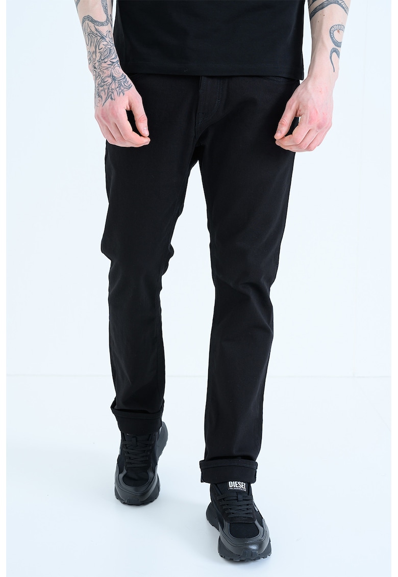 Blugi cu talie medie si buzunare - Negru