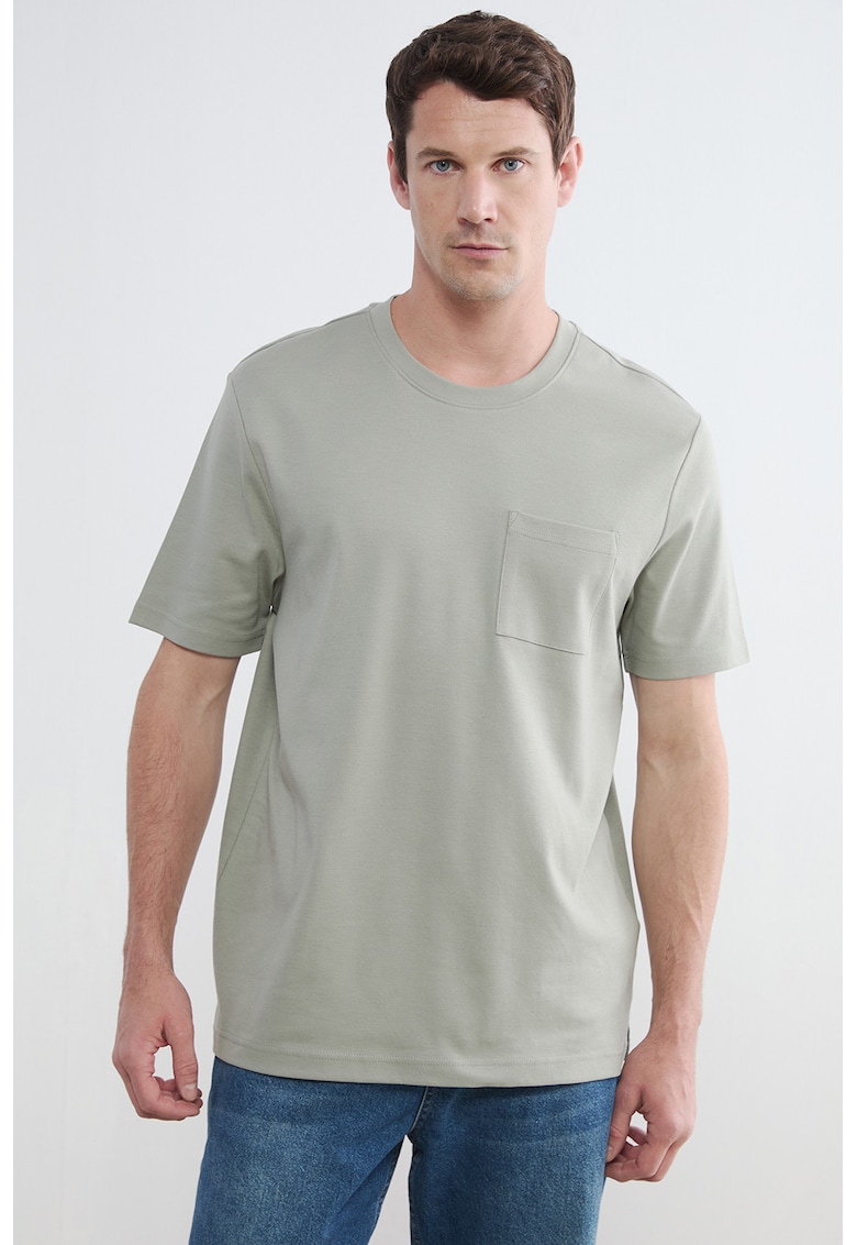 Tricou cu decolteu la baza gatului si buzunar pe piept - Verde sparanghel