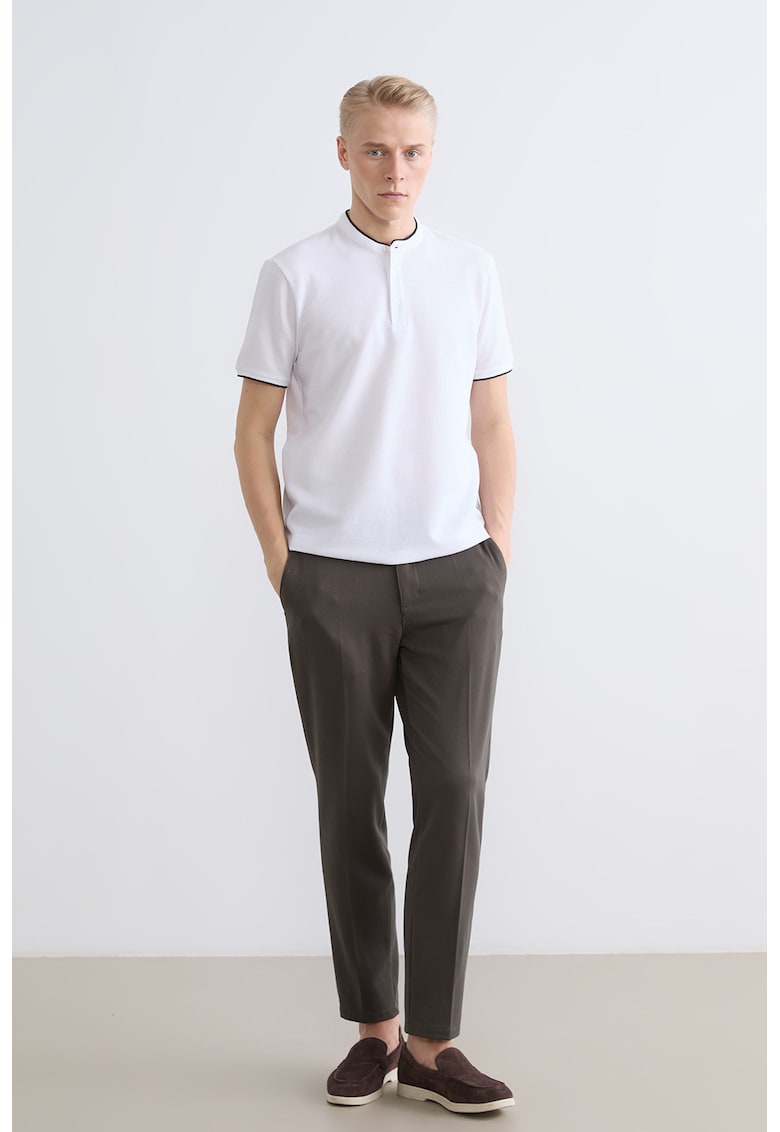 Tricou texturat cu fenta cu nasturi - Alb