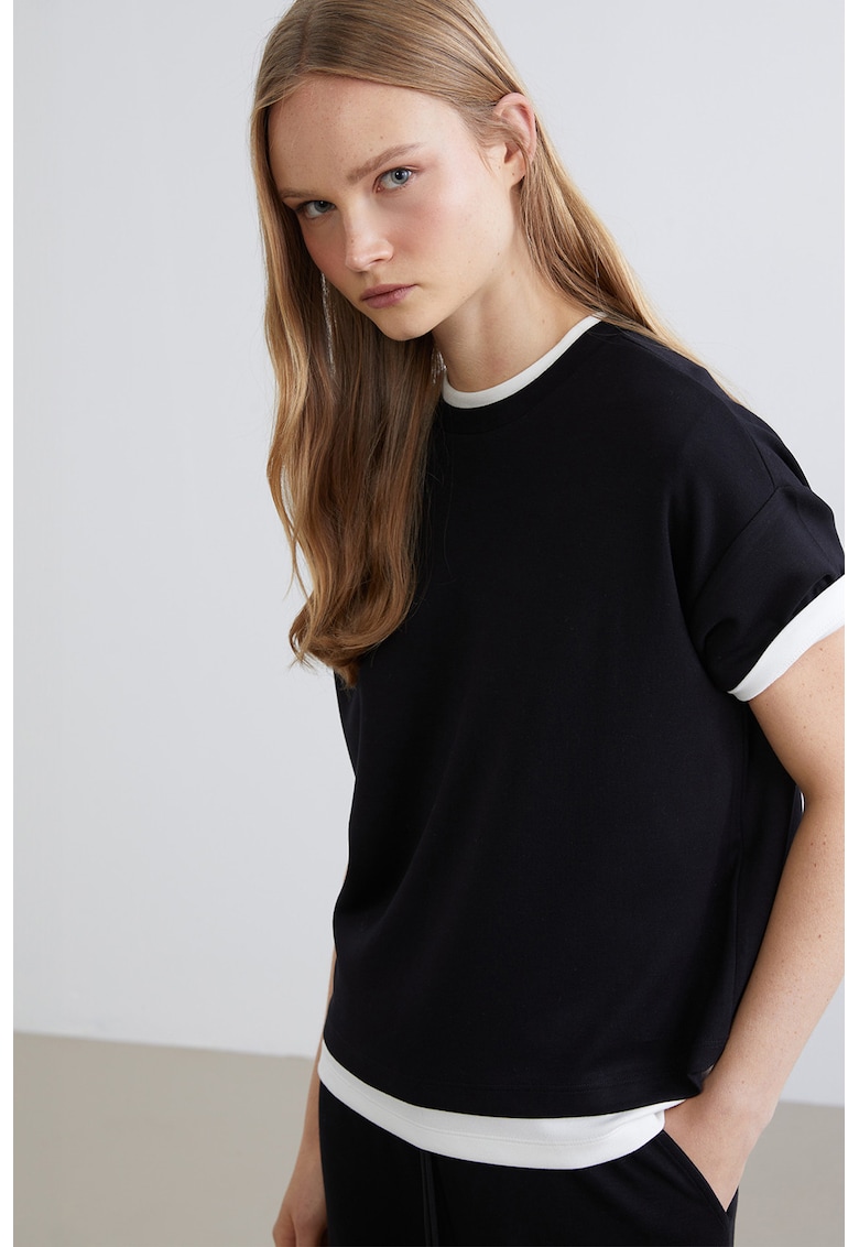 Tricou supradimensionat cu decolteu la baza gatului - Negru