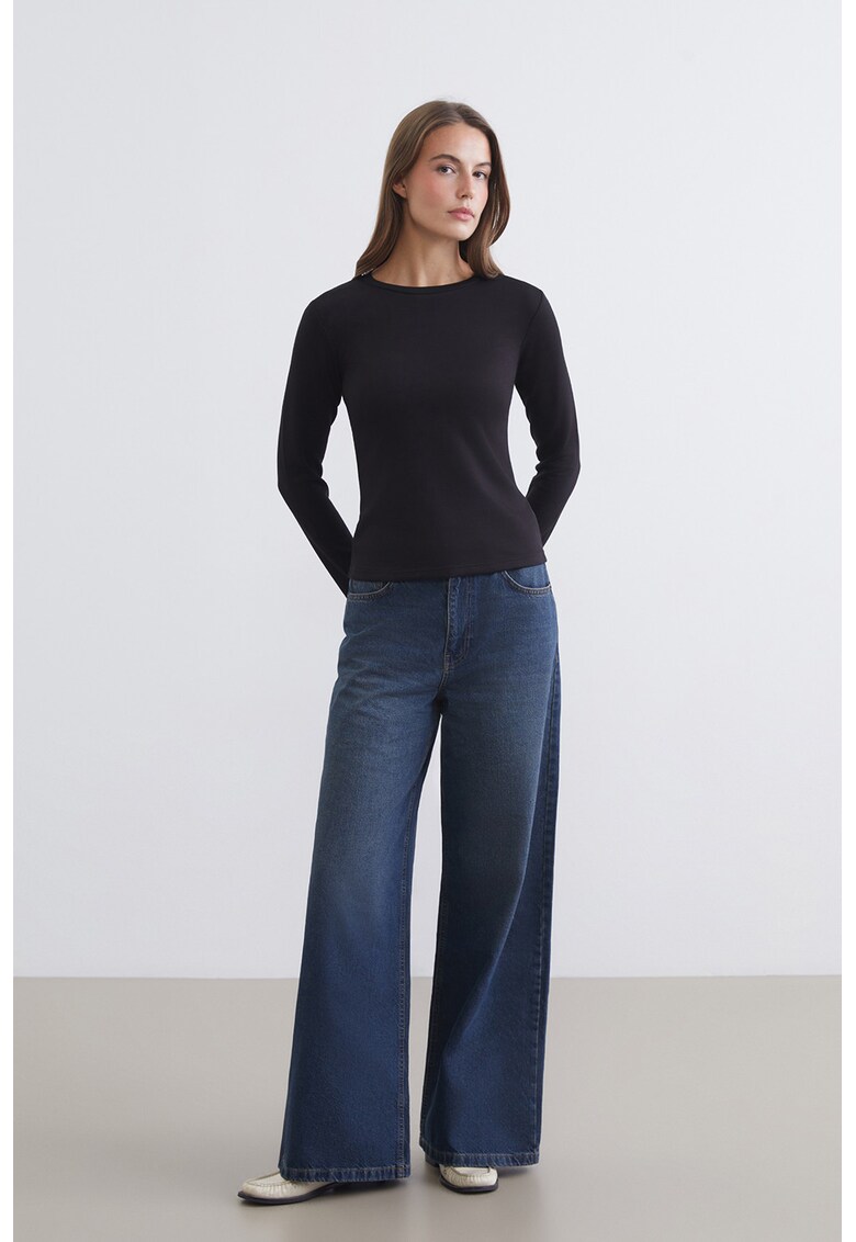 Bluza slim-fit cu model uni si decolteu la baza gatului - Negru