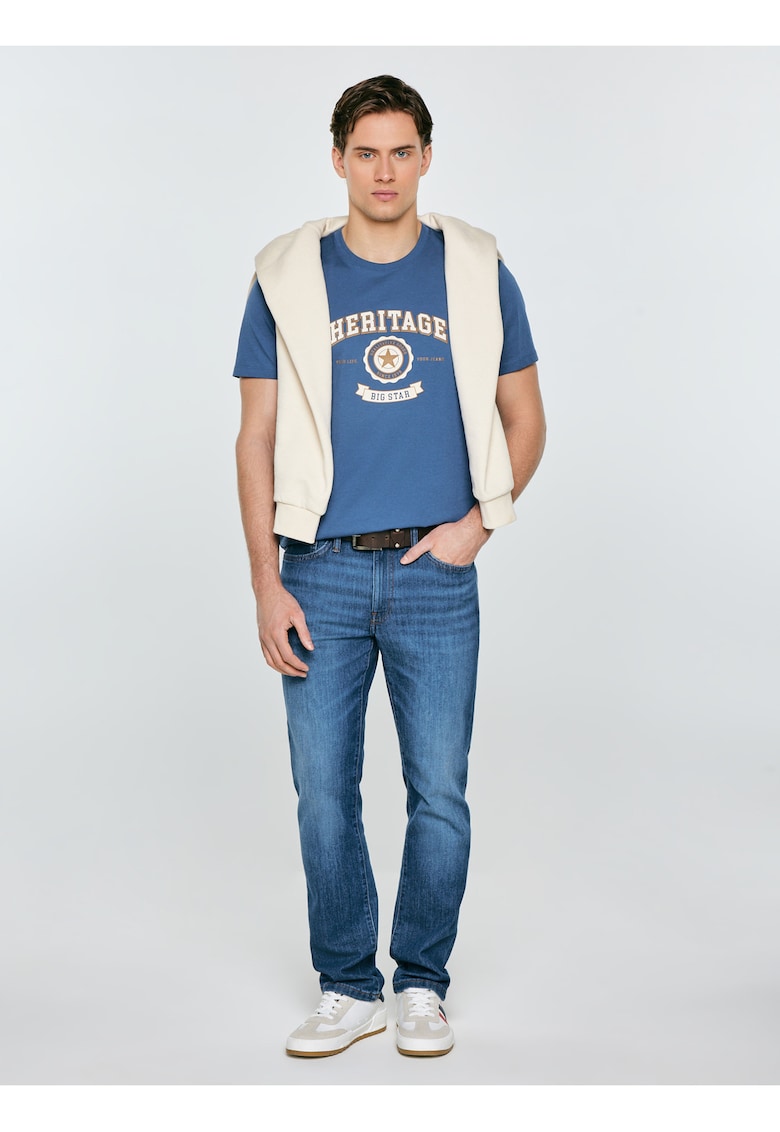 Tricou cu imprimeu la baza gatului