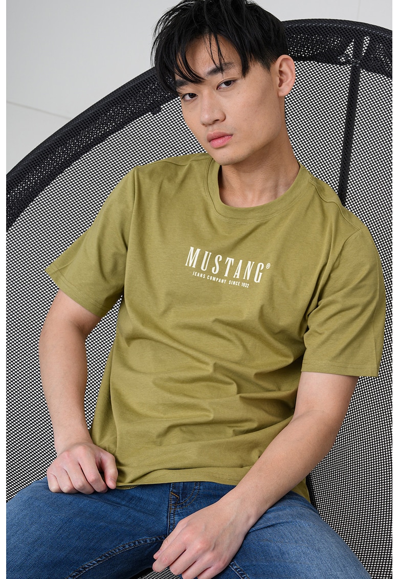 Tricou cu decolteu la baza gatului si logo Austin - Verde masliniu deschis